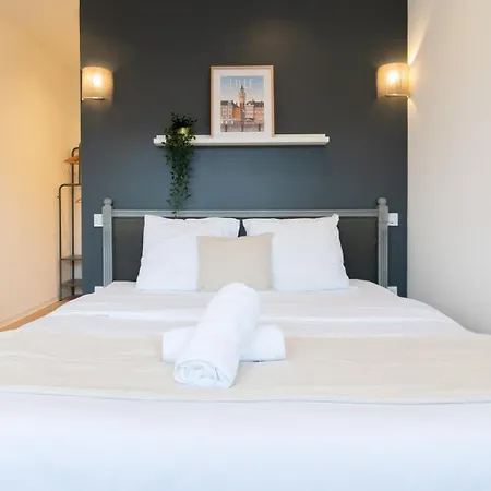Superb Bright Apartment, 2 Bedrooms, 5 People * ليل